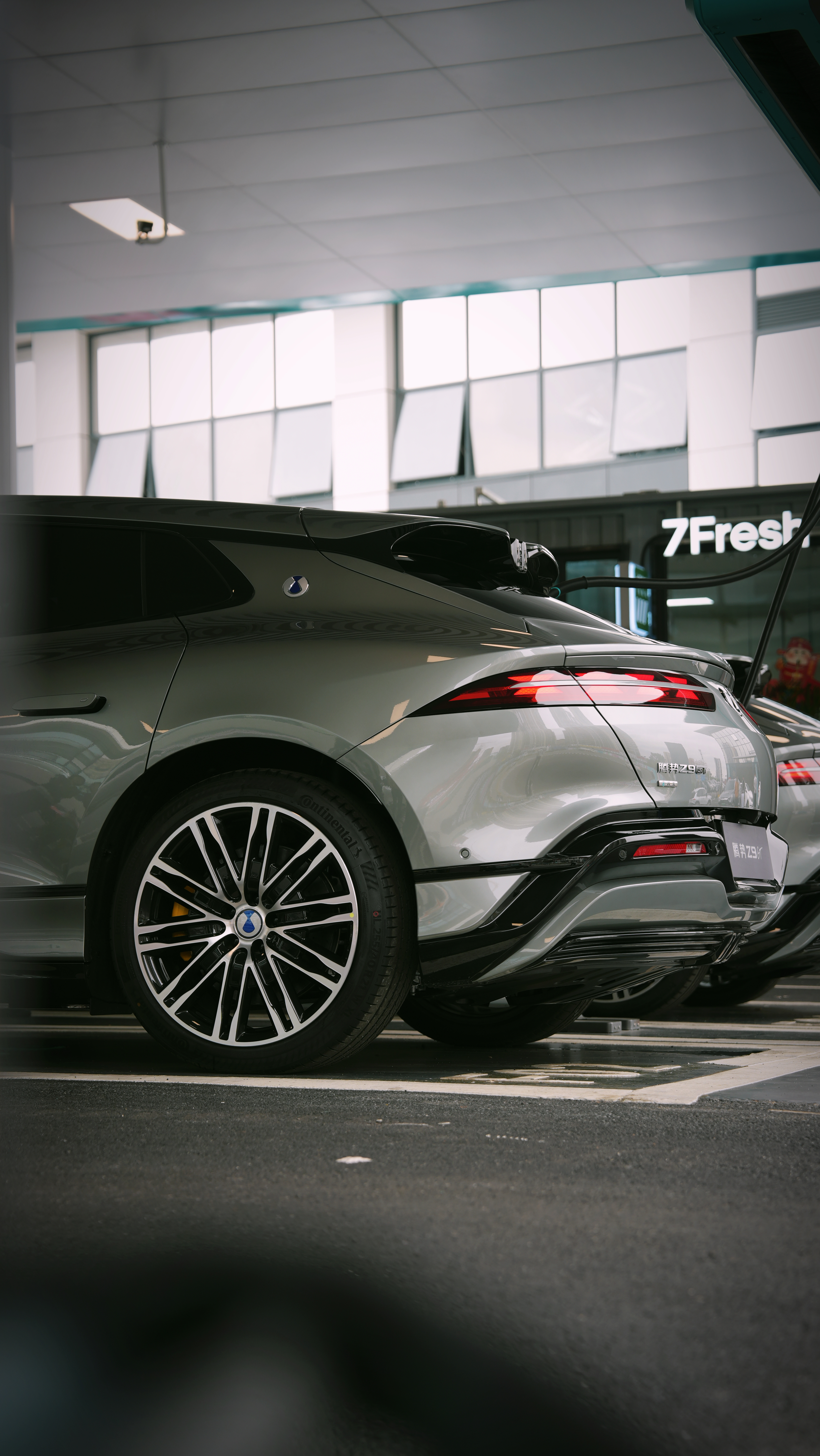 随手拍了几张新款腾势Z9GT，好像改动不小，内饰不油腻了，精致了很多，有用心了，