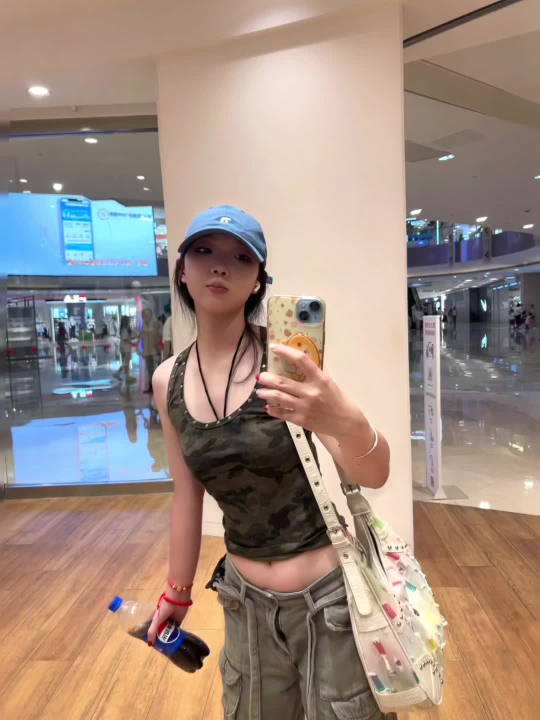 真的是运动量旋风无敌超标的一天 跳完以后 猛猛吃饭再喝最爱的可乐！！！...