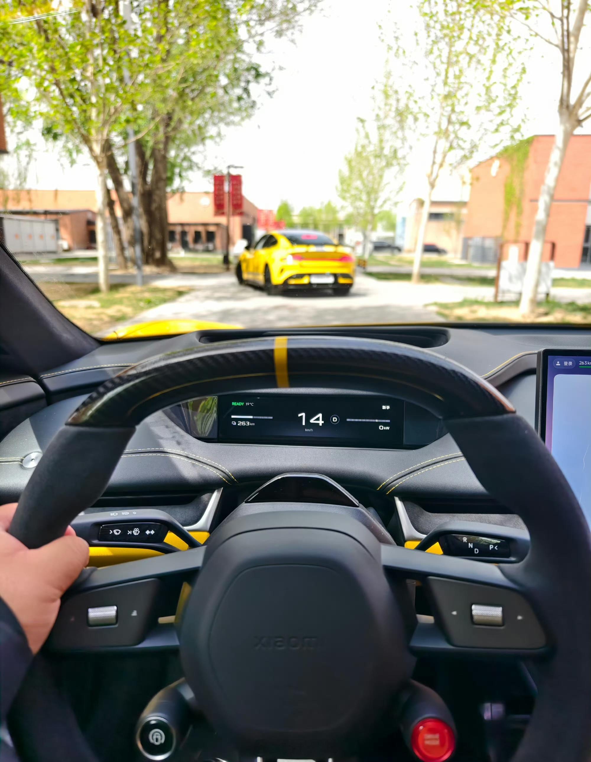 今日，微博热搜发布2025年热门的7款新车，分别为：小米YU7、理想i8、小米S