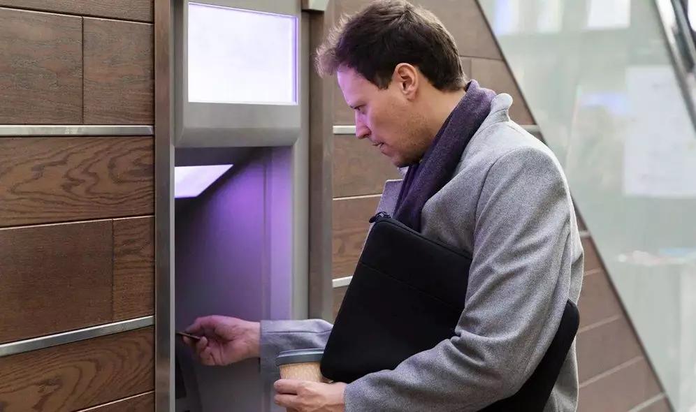 这事儿太让人惊掉下巴了！一个月工资才4000元的男子，居然收到了130万元。这差