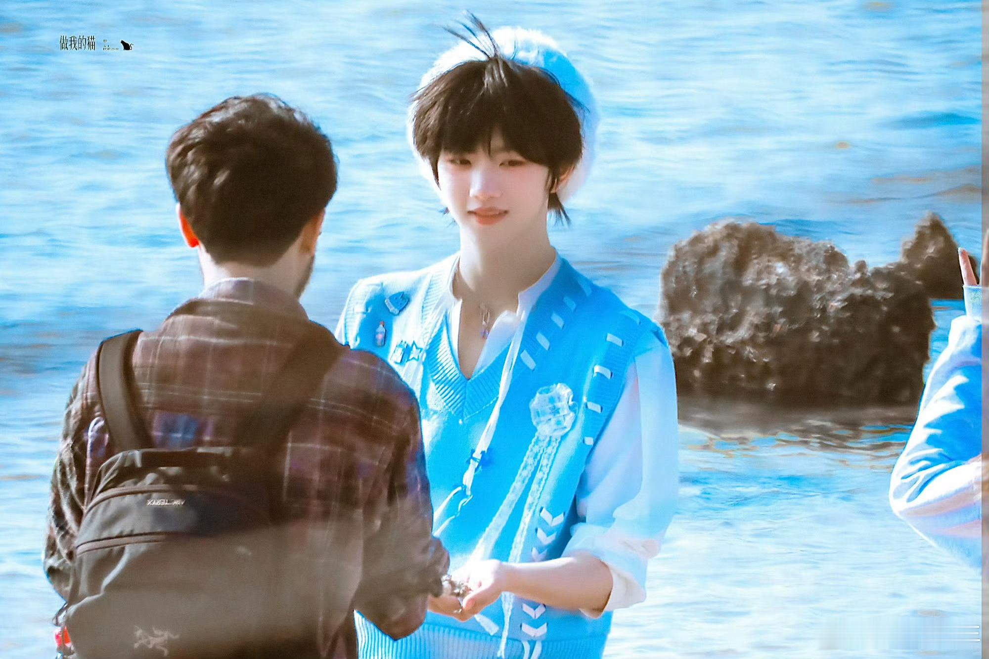 张函瑞贝雷帽路透谁被海边贝雷帽张函瑞戳中！少年感溢出屏幕，海风轻拂的画面每一帧都