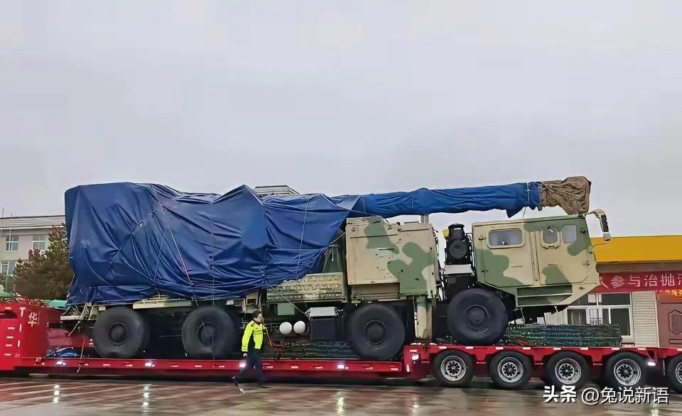 好像又上新货了，这门大炮看起来可有点不一般。中国以往的155毫米车载榴弹炮通常都