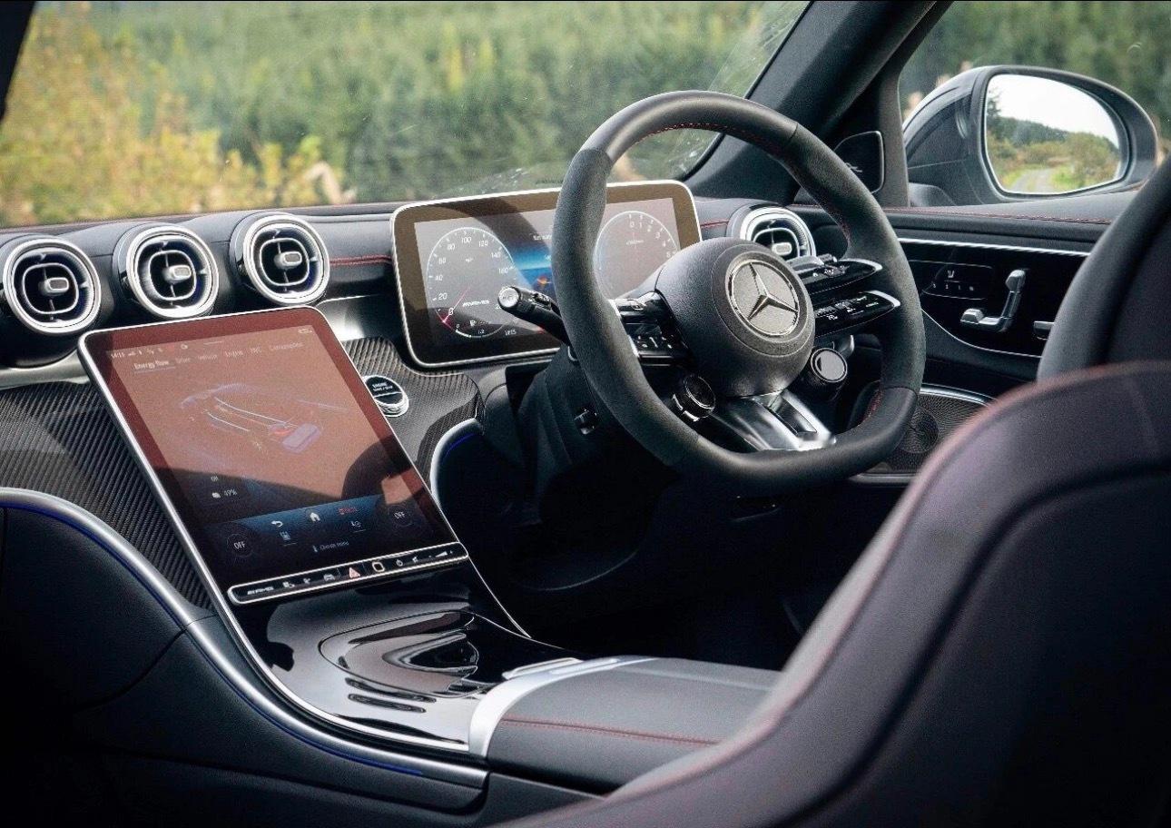 梅赛德斯奔驰 C63 S AMG E Performance Estate是奔驰