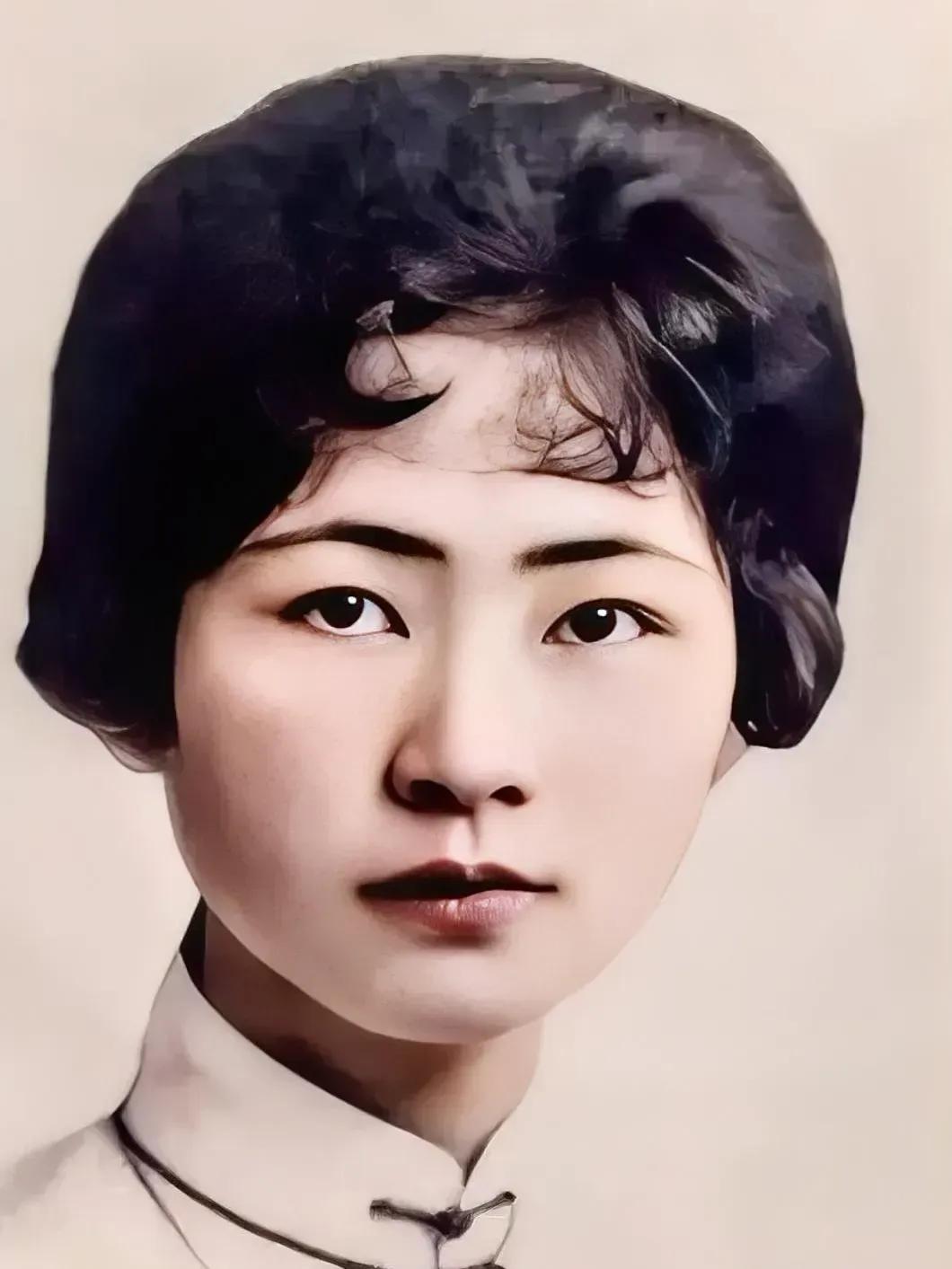 林徽因最通透的一段话：
“人生总在祈求圆满，
觉得好茶需要配好壶，
好花需要配好