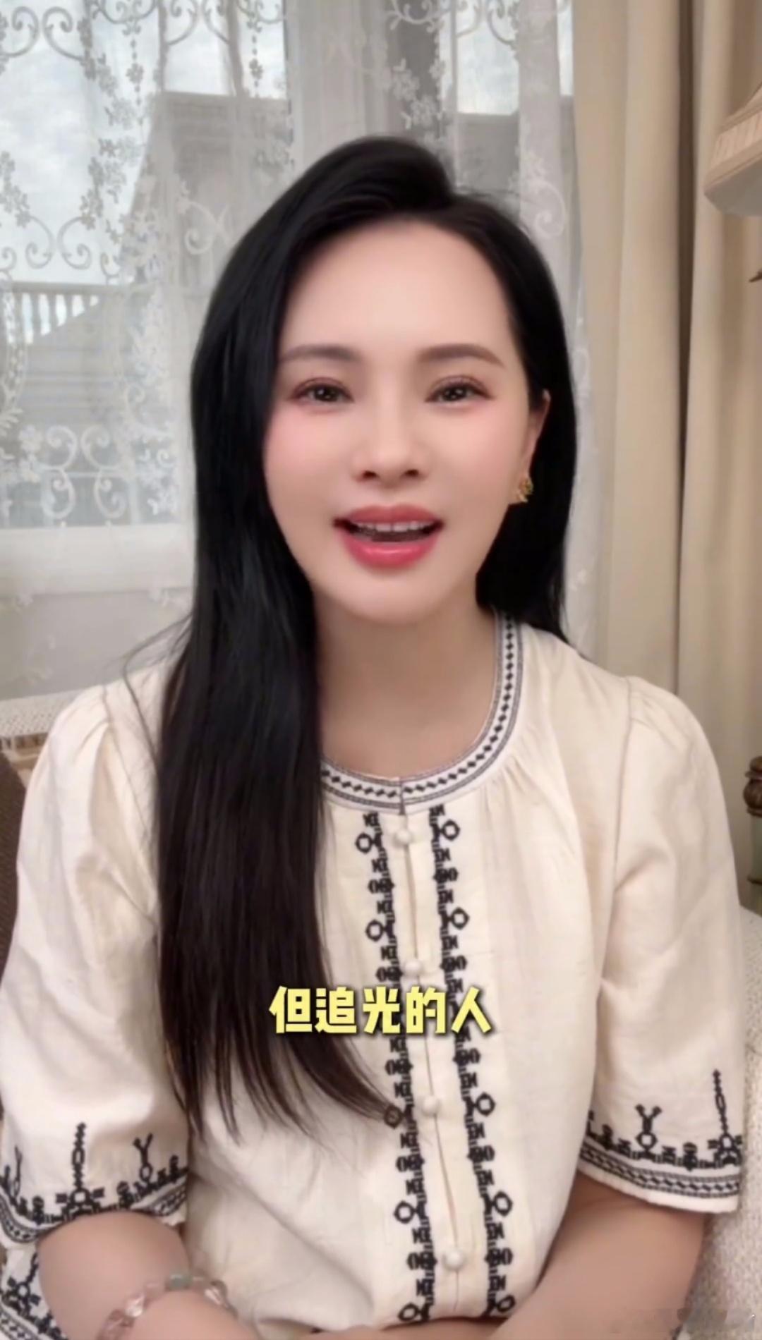 伊能静走心祝福高考学子追光的人，永远有下一站舞台！大家放松心态，高考加油[彩虹屁