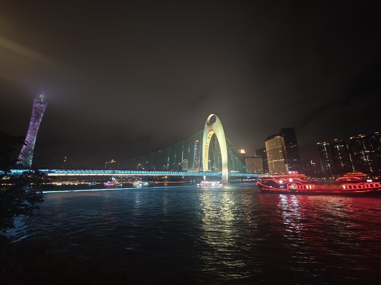 分享一张你最近随拍的照片美丽的广州CBD核心区夜景。广州塔小蛮腰，猎德大桥。。。