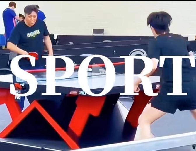 王楚钦这左手将练右手，
这临时改练右手来得及吗？
是不是怕左手肩伤扛不住，
分散