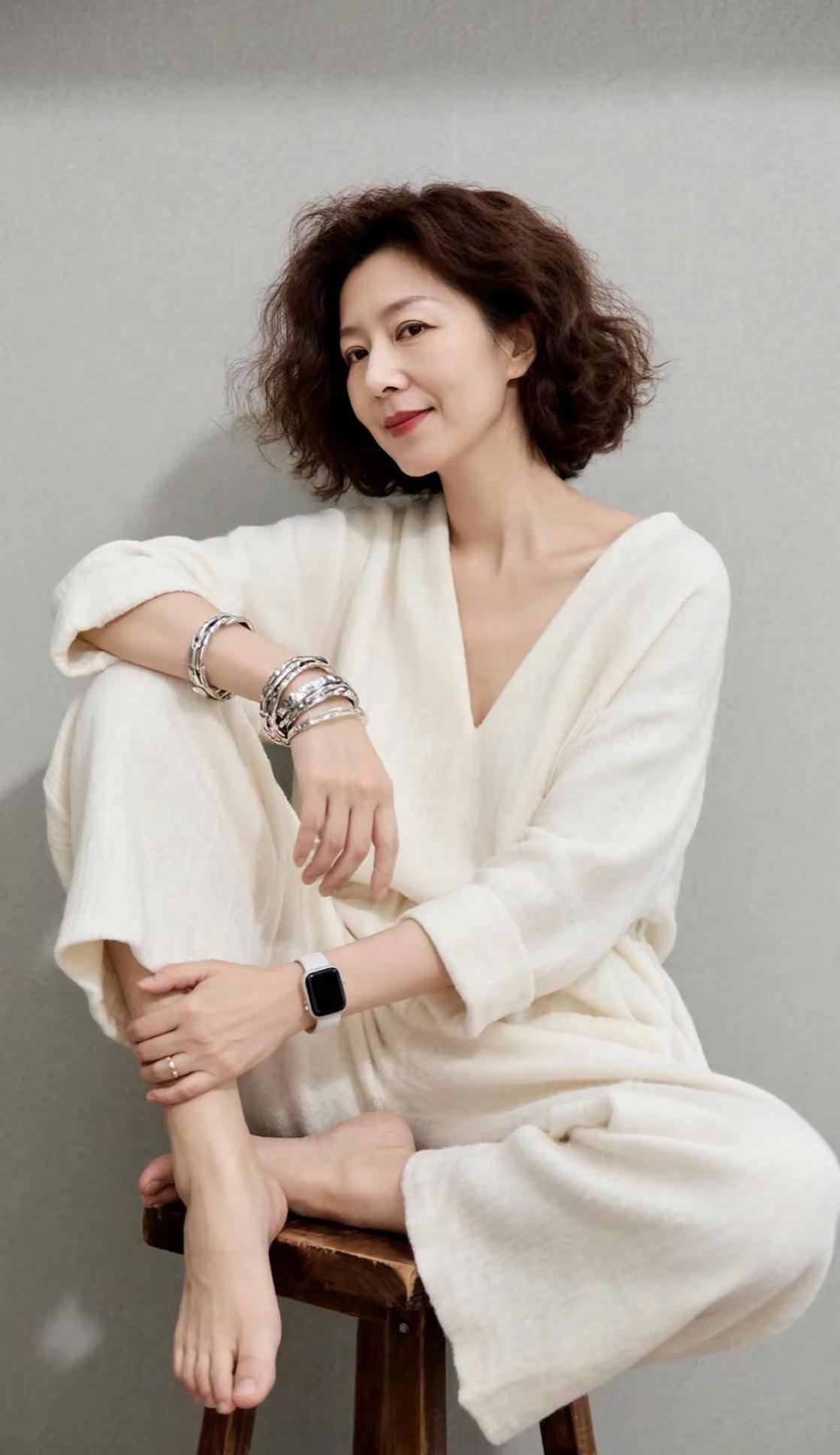 世事无常皆过客，人生难得是心安。AI慵懒氛围感写真