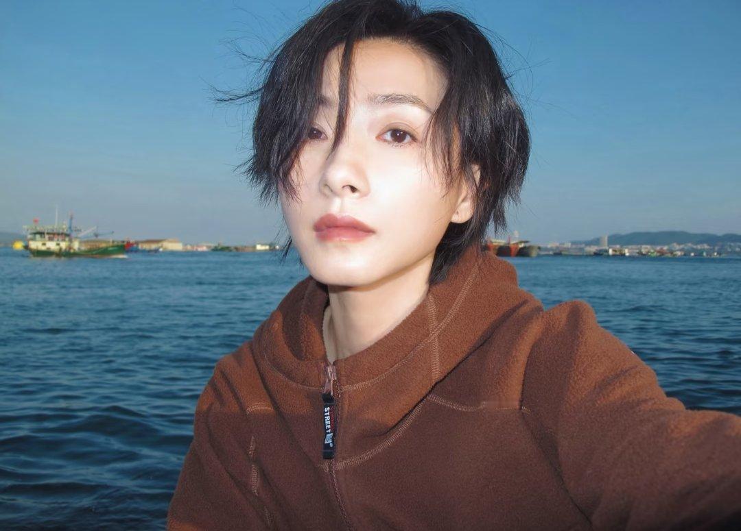 万茜在海南分享了立春日常 ～“来交换几张立春的照片📷” 