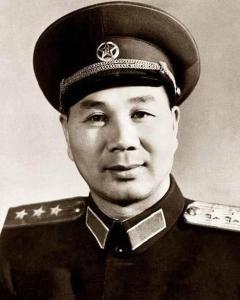 红军长征期间，团政委杨成武曾一枪不发智取三城。
1935年的4月，长征途中的红军