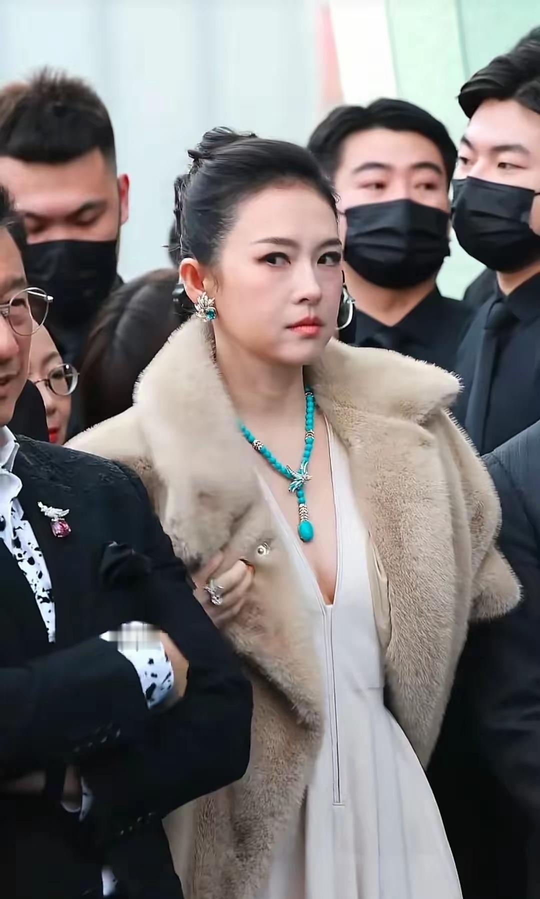 没事不要招惹章子怡，看她瞪人的样子多吓人！肯定是有人对她做了什么让她非常反感的事