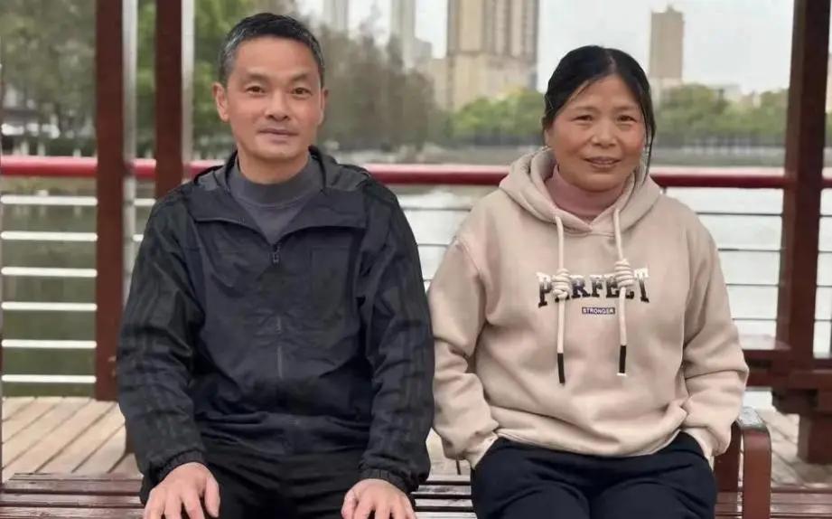 武汉一男子，弟弟病逝，留下百万遗产，交由哥哥处置。谁成想，月入6000的哥哥，办