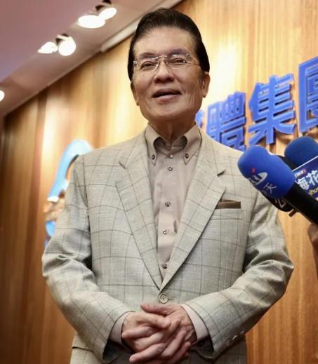 “国际上没有人认为大陆会放弃国家统一的目标，脑袋稍微清楚一点的人都知道，大陆此目