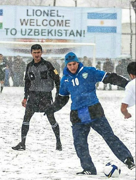 🔙🥹2008年，20岁的梅西造访乌兹别克斯坦，🇺🇿⚽️梅西关注阿根廷球员