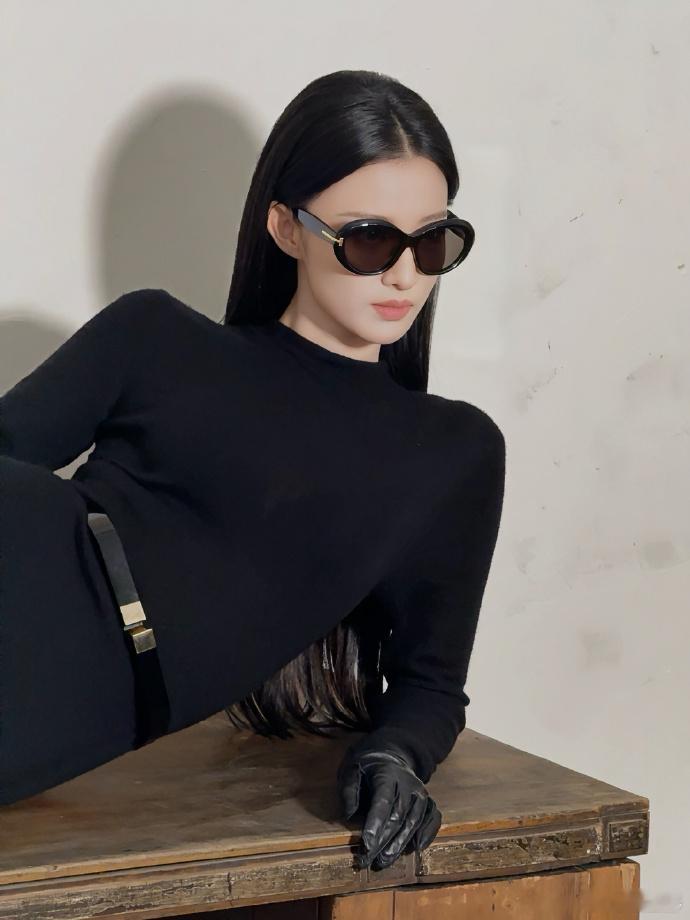 王楚然黑长直这一块  王楚然黑长直这一块真的是超绝的呀，咱们姐姐黑长直的造型好a