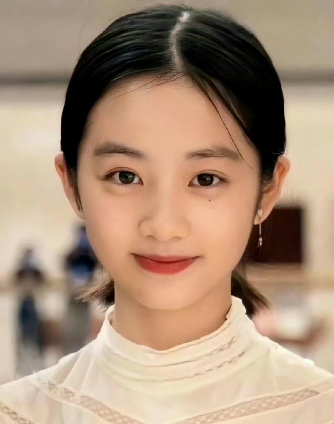 黄磊女儿做芝士炸猪排一家子都有做饭基因，黄多多做芝士炸猪排香气溢出屏幕，弟弟妹妹