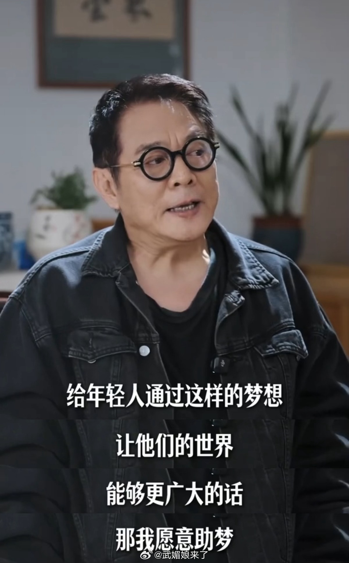李连杰都62岁了，最近新剧《剑归》上线，依旧身姿挺拔、眼神锐利。他接受采访表示看