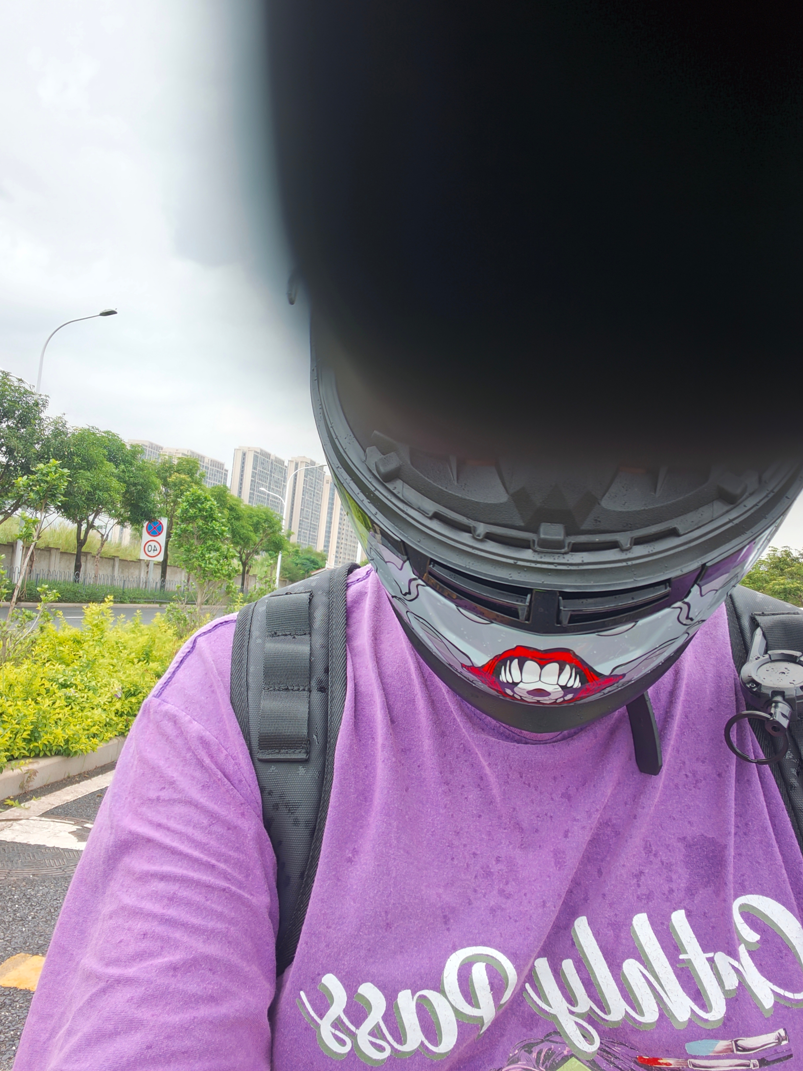 最近上班长这样，摩托通勤效率确实高啊还省钱 