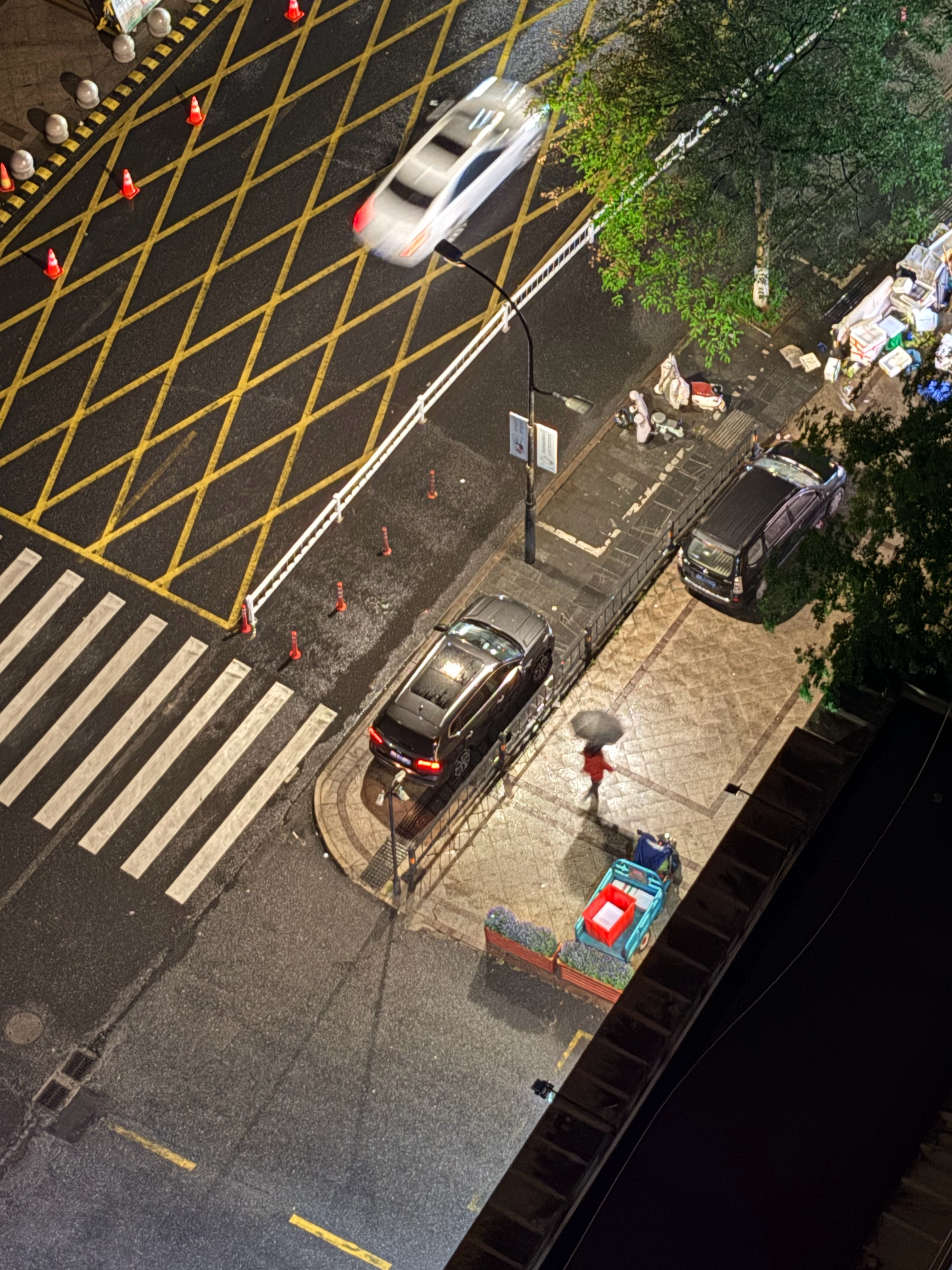 奥迪加油逃单司机应全额承担632元一个很奇怪的现象，买了十几万、几十万的车，不舍