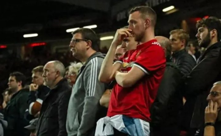 在英超球场气味投诉数量上，曼联主场老特拉福德排在首位。在英国的一项球迷调查中，老