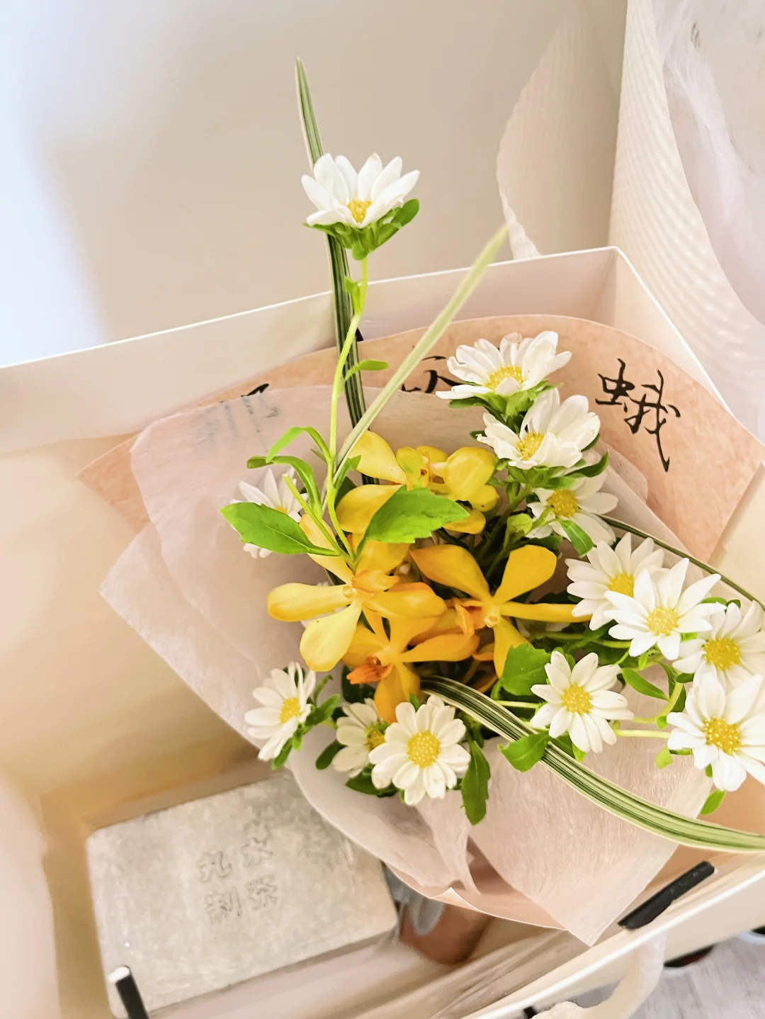 绳子编不停 都快忘了自己是个花艺师了