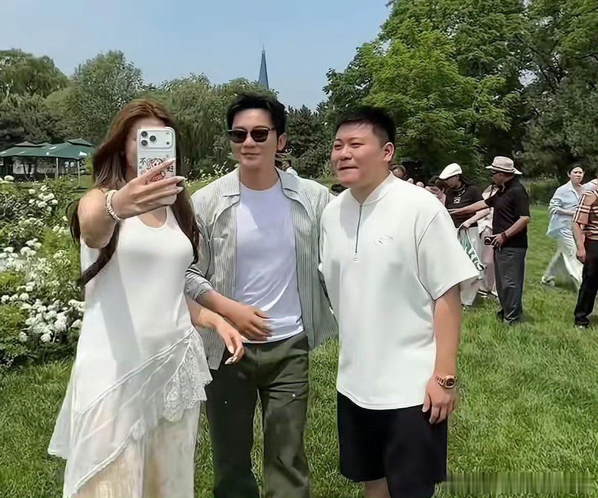 李晨妹妹结婚我都不知道原来李晨有一个同父异母的妹妹，恭喜啊！新婚快乐🎉 