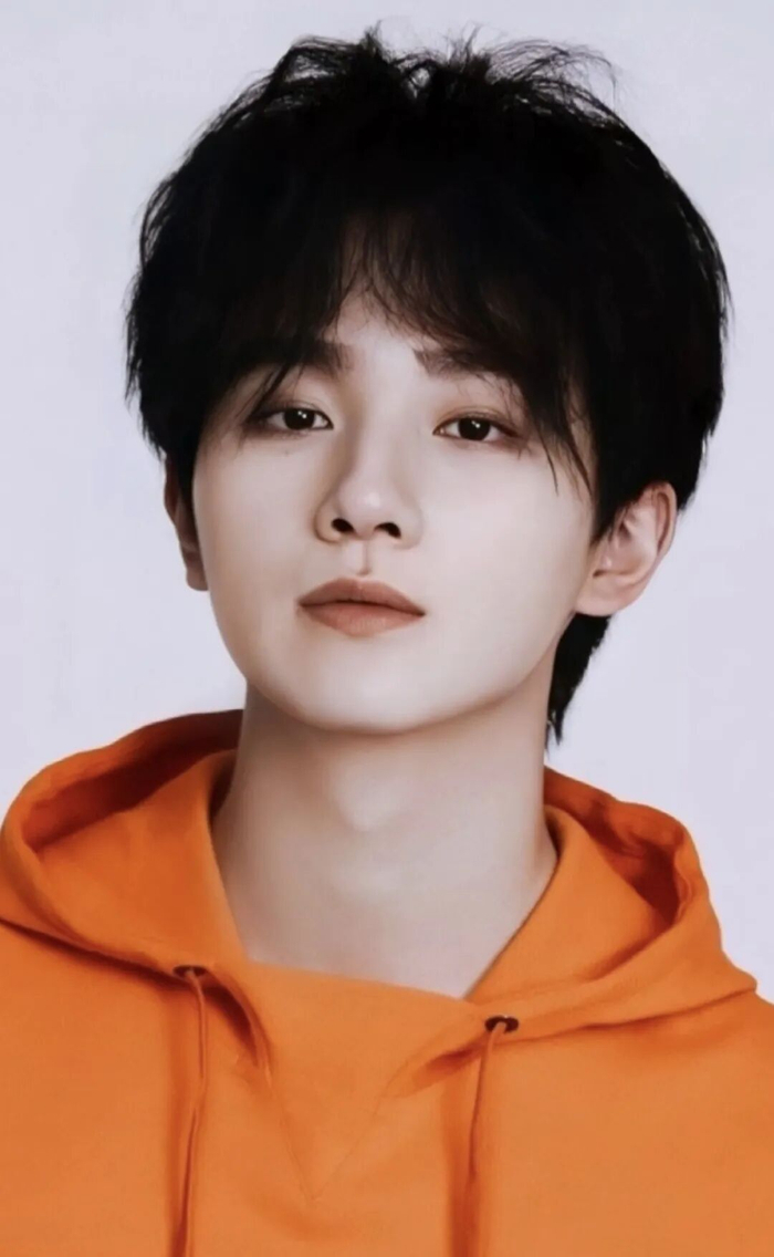 李宏毅网宣组暂停一切工作 李宏毅，戊寅 戊午 甲辰。甲木男生于午月，伤官当令，年