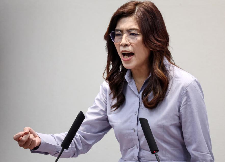 果然！郑丽文又放狠话了！国民党主席郑丽文再次强硬表态，称任何人不需要，也不必要给