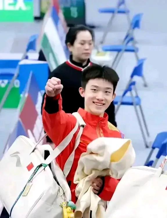 国羽小将胡珂源
阳光可爱 又有实力
更是重情重义
不错不错！