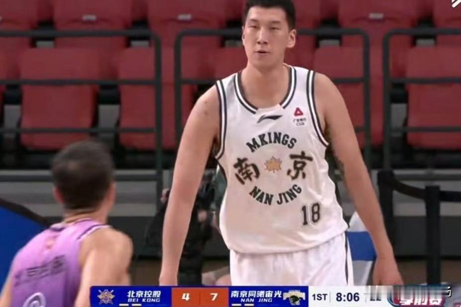 CBA季前赛，北京控股对阵南京同曦的比赛中，前广东宏远旧将杜润旺代表新东家出战1