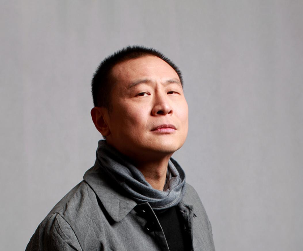 张世，1966年生于中国台湾，国光剧艺实验学校出身，集演员、导演、制作人于一身，