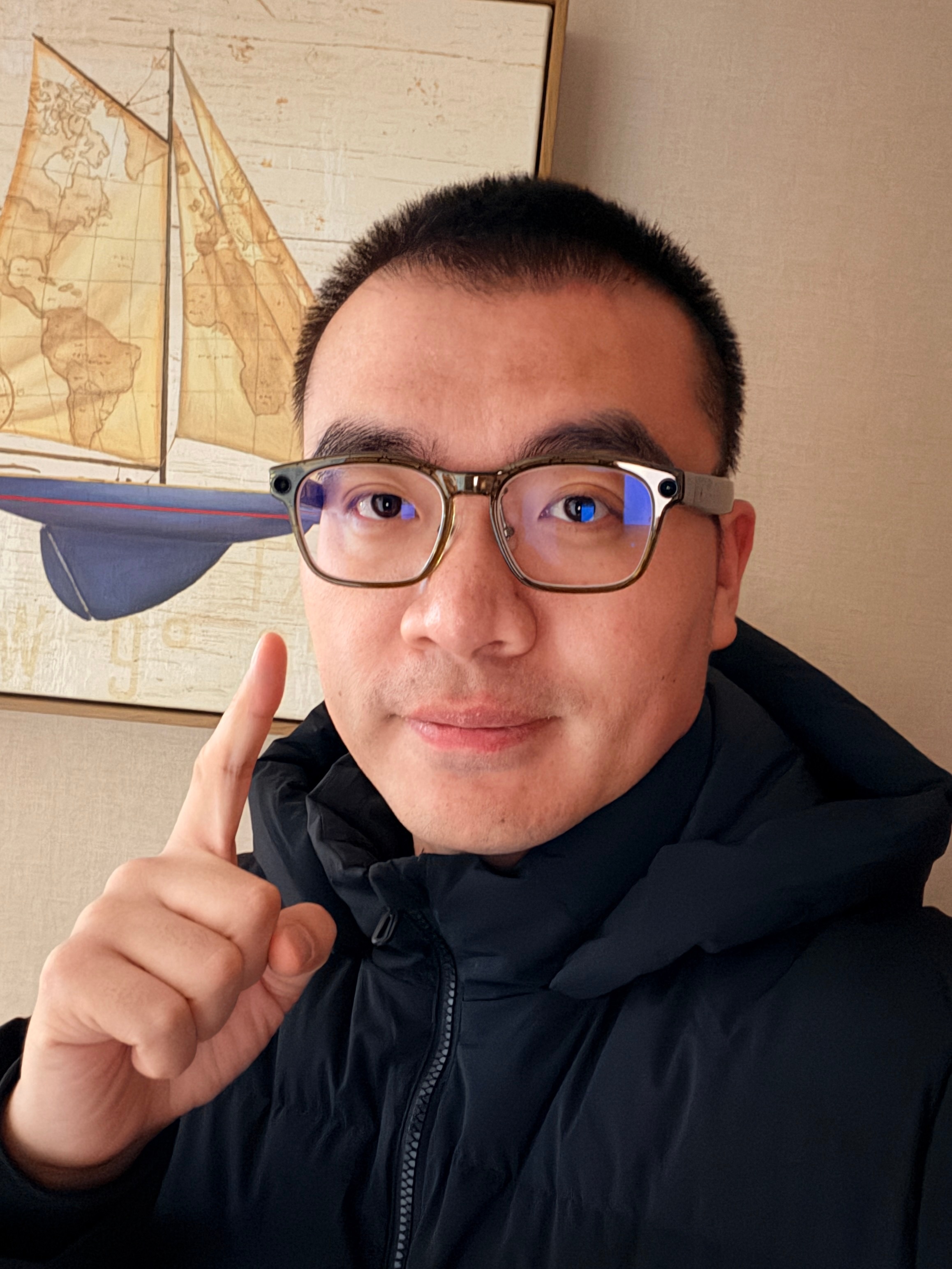 理想的Livis智能眼镜终于发布了，作为戴了30年近视眼镜的老眼镜人，来回答大家