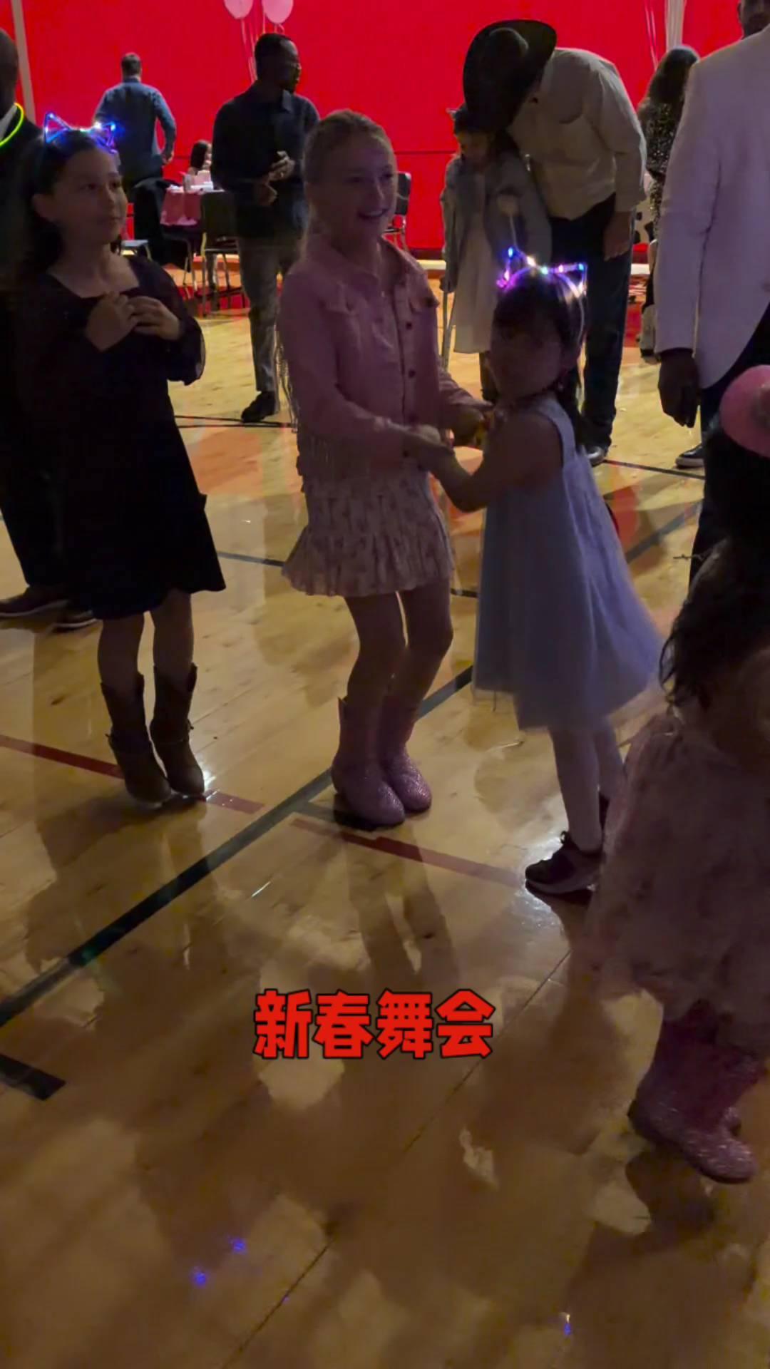 新春舞会。
欢迎关赞评论。