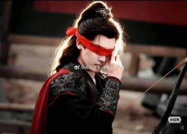 侯明昊唱雀骨片头曲 听到侯明昊的高音转音，感觉整个人振奋了，萧无衣的故事绝对值得