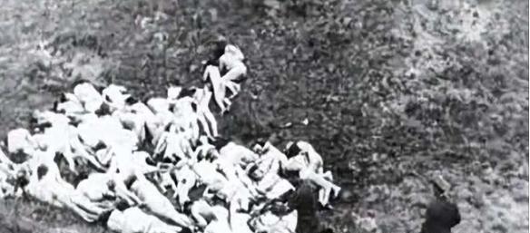 1941年，一群犹太女人被带到帕茹斯特森林，正当她们将要被处决时，立陶宛民兵成员