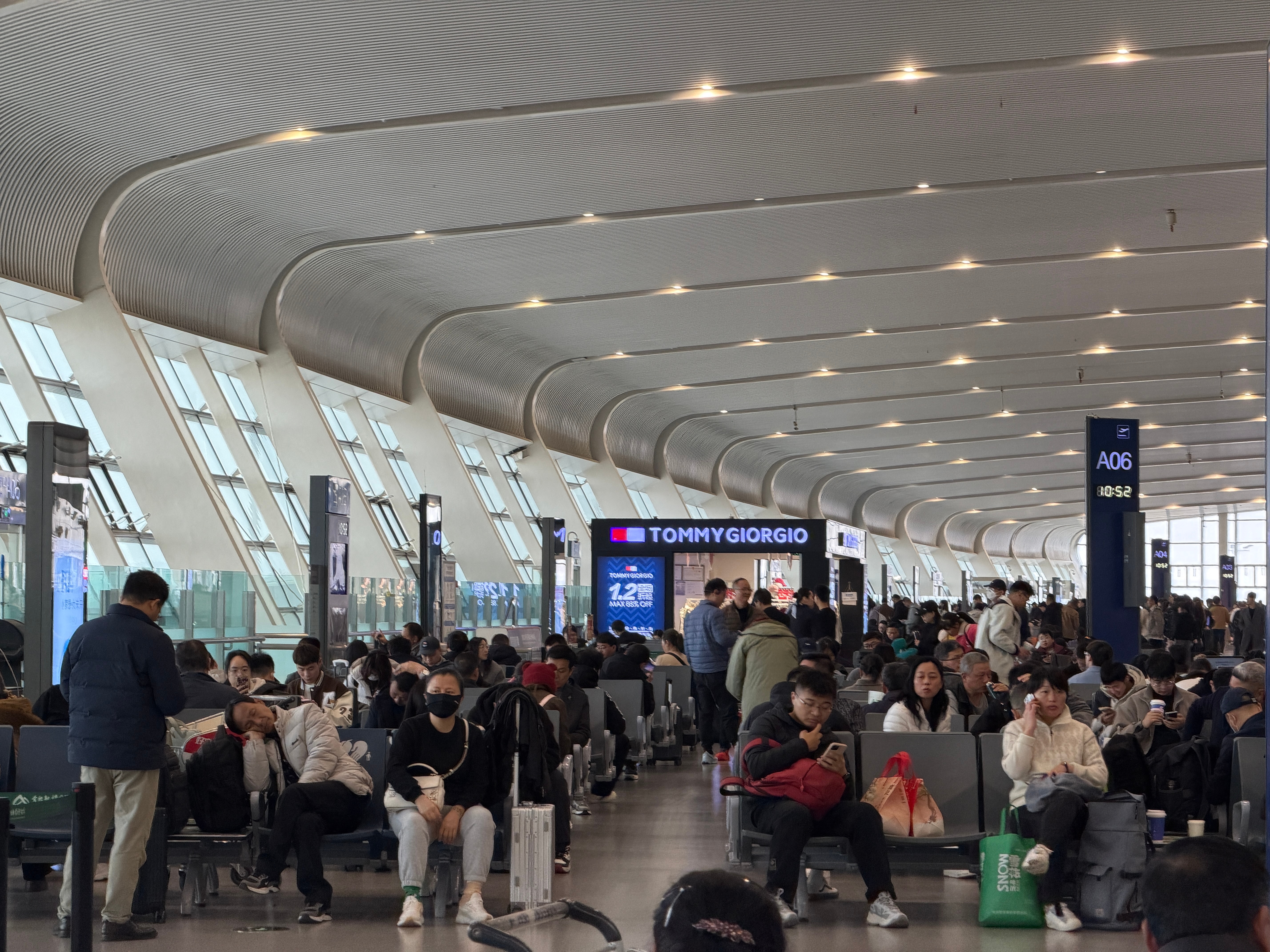 不是说元宵节不出门吗为啥机场人还这么多