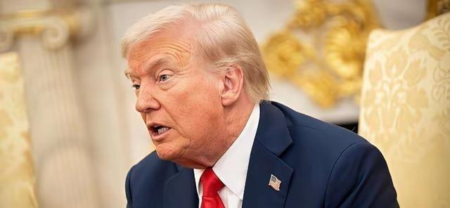 中国不救美债，特朗普彻底坐不住了。就在美国财政部公布最新债务数据的第三天，美国财