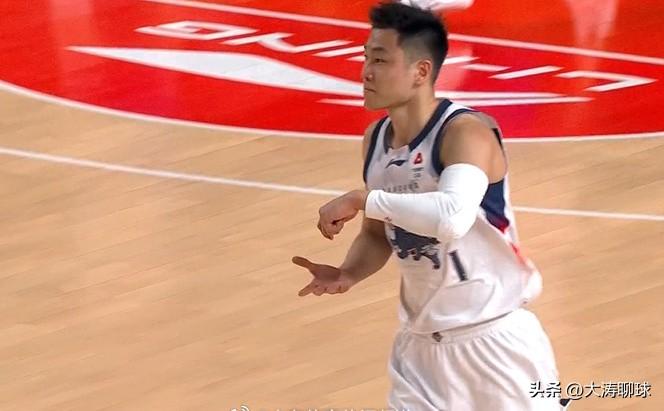熟悉的山东队回来了，昨晚山东男篮迎来集体爆发，7人得分上双，大胜新疆20分，同时