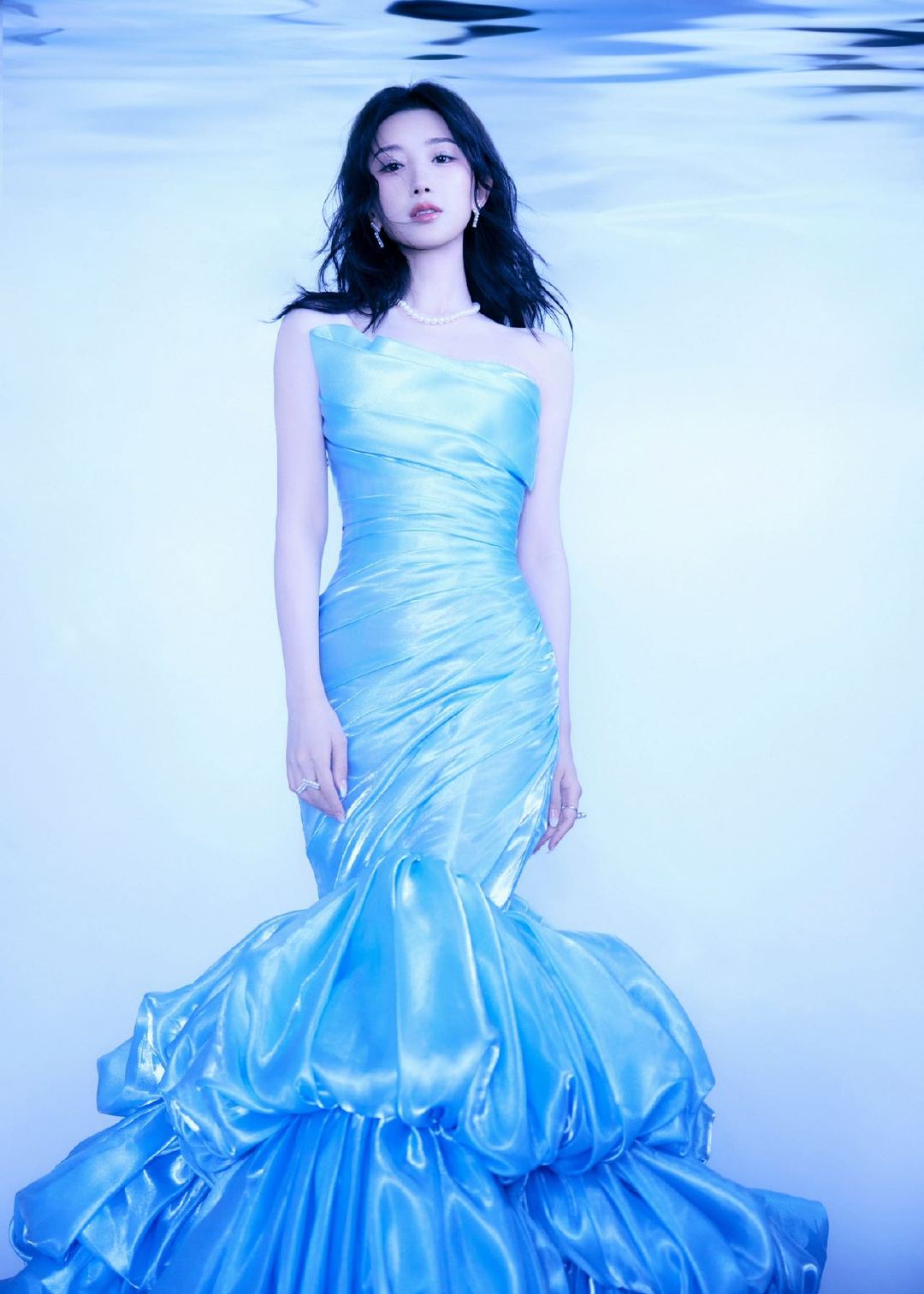 毛晓彤蓝色美人鱼这蓝色美人鱼扮相，美貌和状态双双在线，直接封神！ ​​​