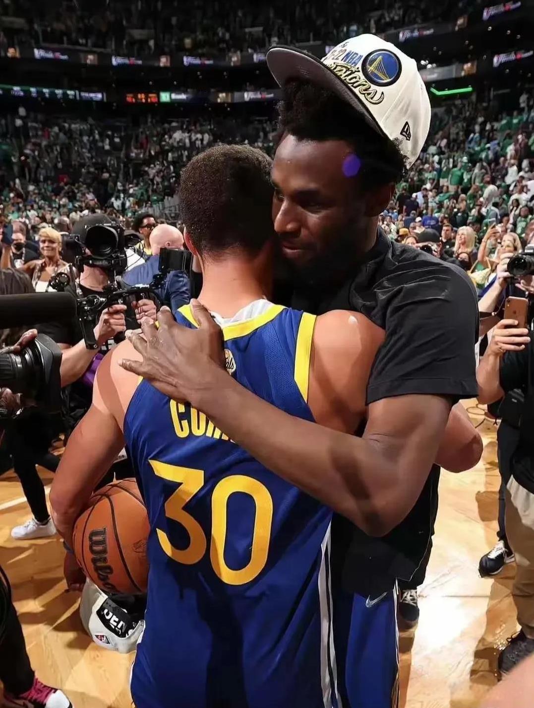 勇士是不会交易格林的，你看勇士战胜黄蜂队，追梦格林出场28分钟12秒，投篮6中4