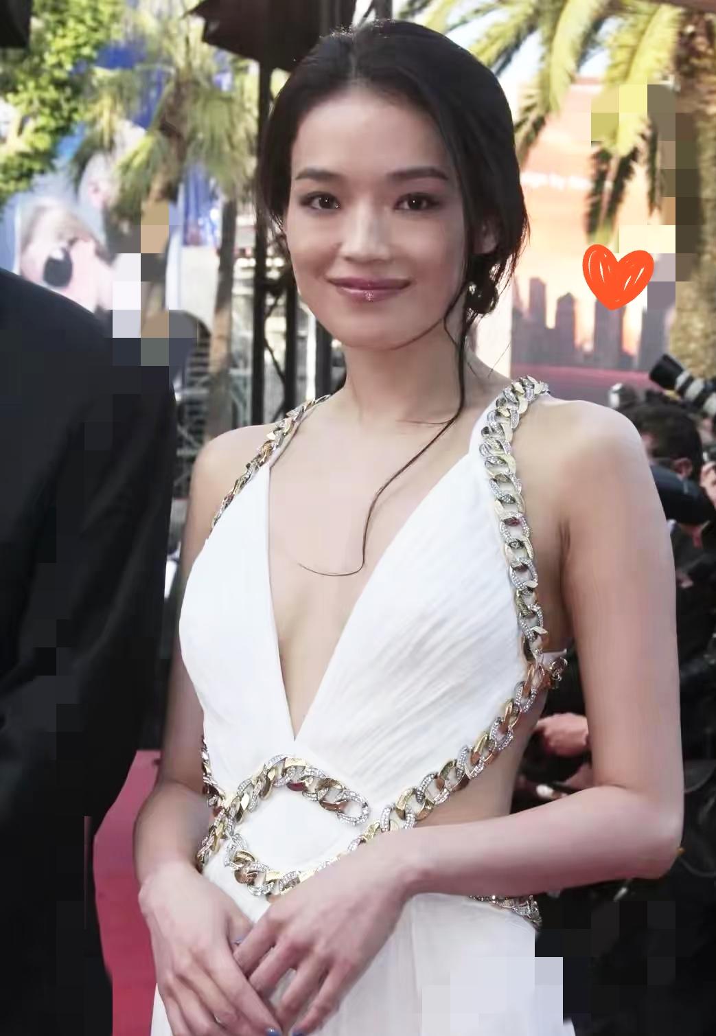 这个世界上我最想不通的人，
就是冯德伦了，
分明是看懂爱的人捡着宝了！别人盯着她