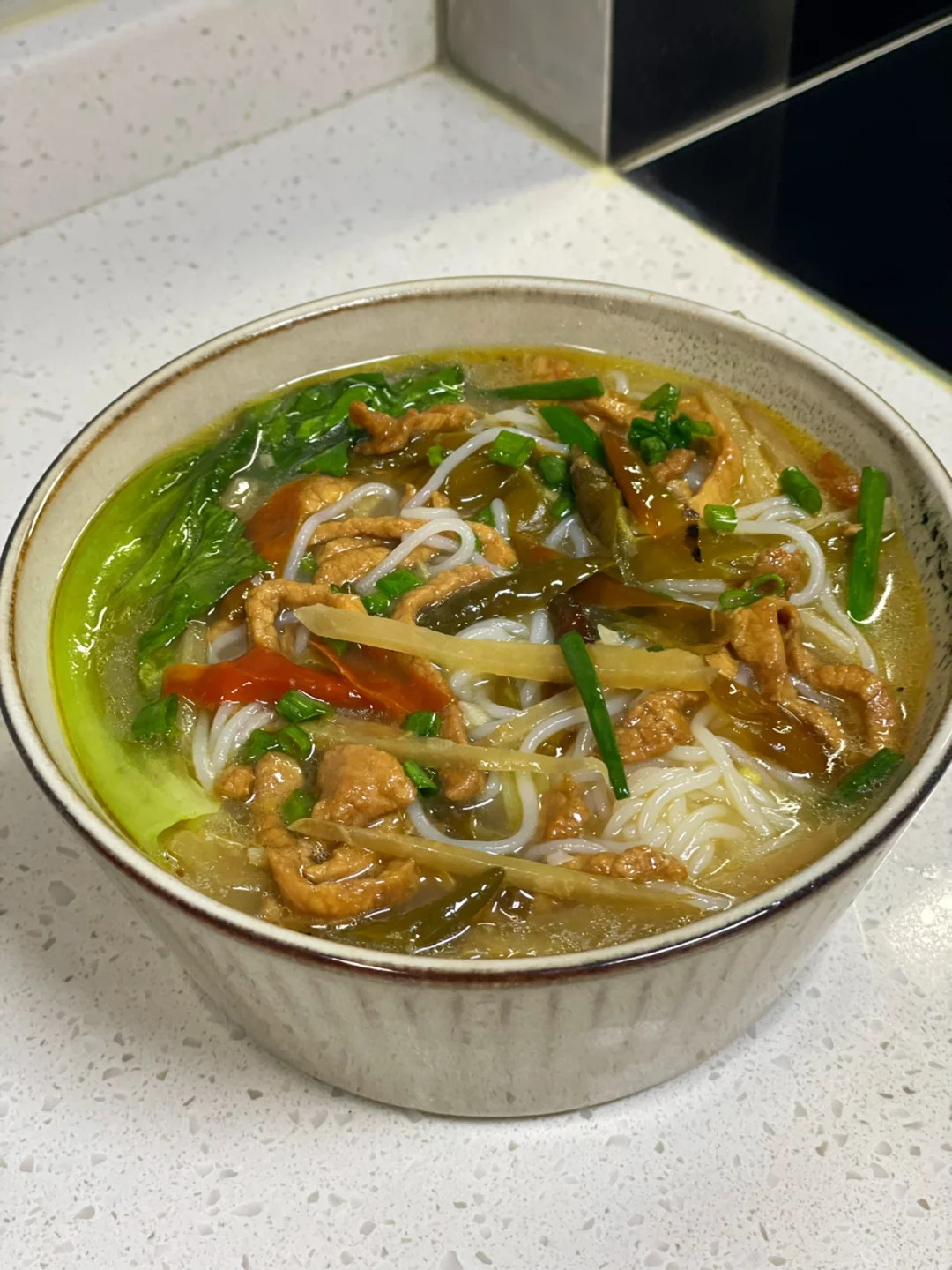 超爽超过瘾的泡椒肉丝米线，巨开胃🤤