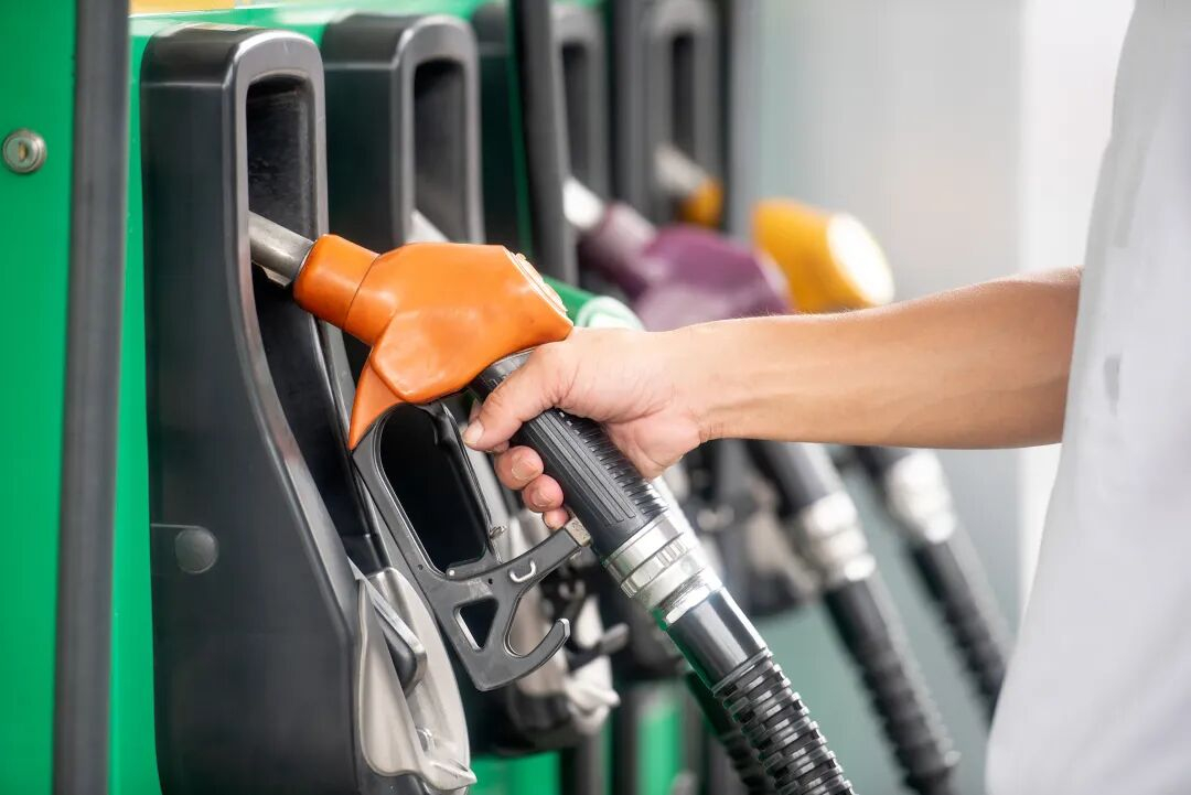 #今晚调整油价#【国内油价今晚24时调整，92号汽油价格或将全面进入“9元时代”