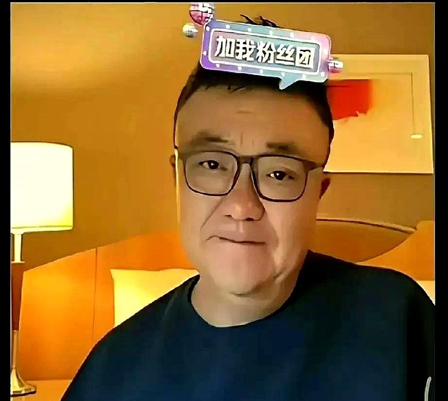 人一走茶就凉，这句话真是一点不假。
董路就因为当年为李铁说了几句话，如今那些围着