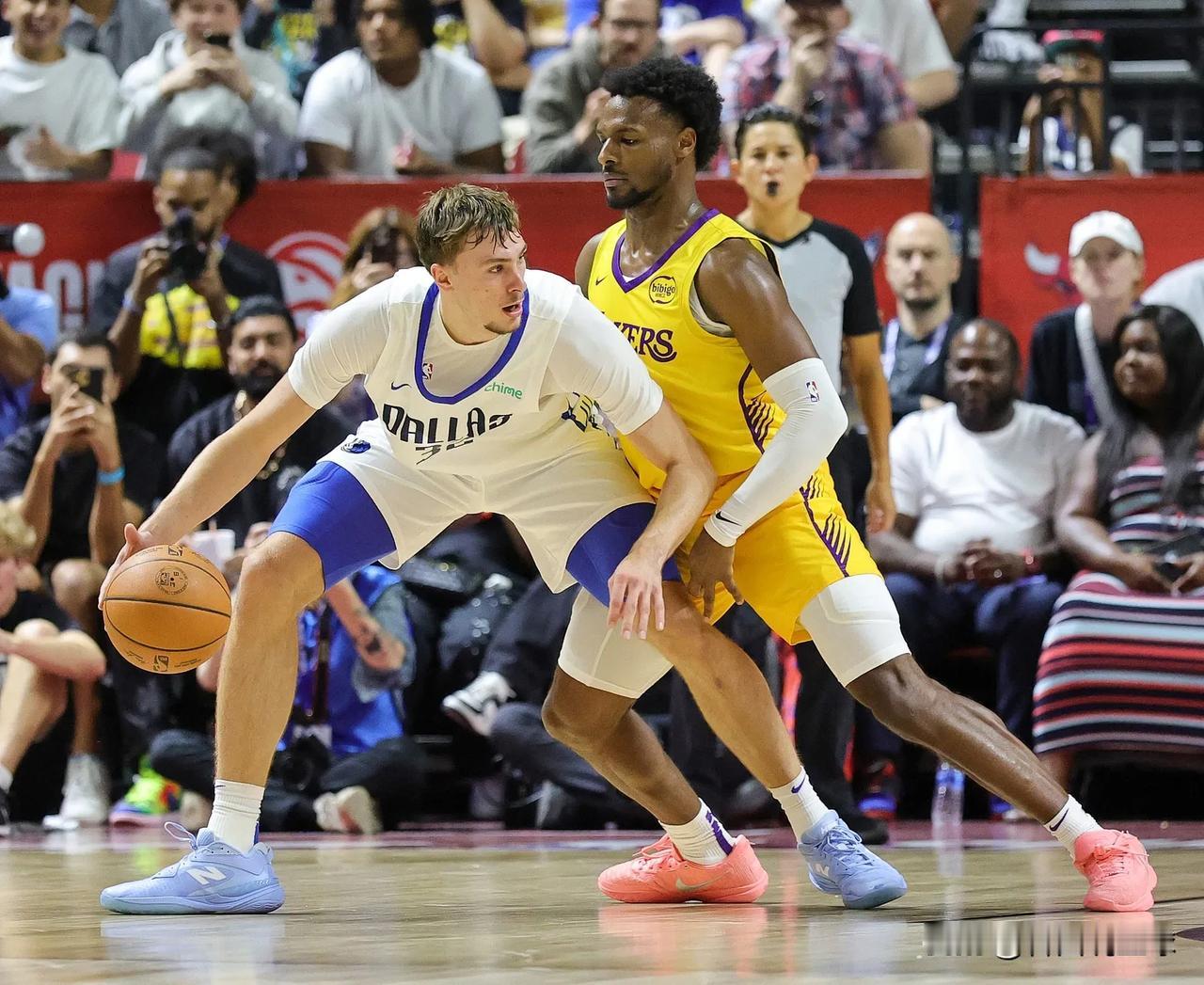 首秀遇挫！独行侠队状元秀弗拉格今天迎来进入NBA后的首秀，但结果不尽人意。在独行