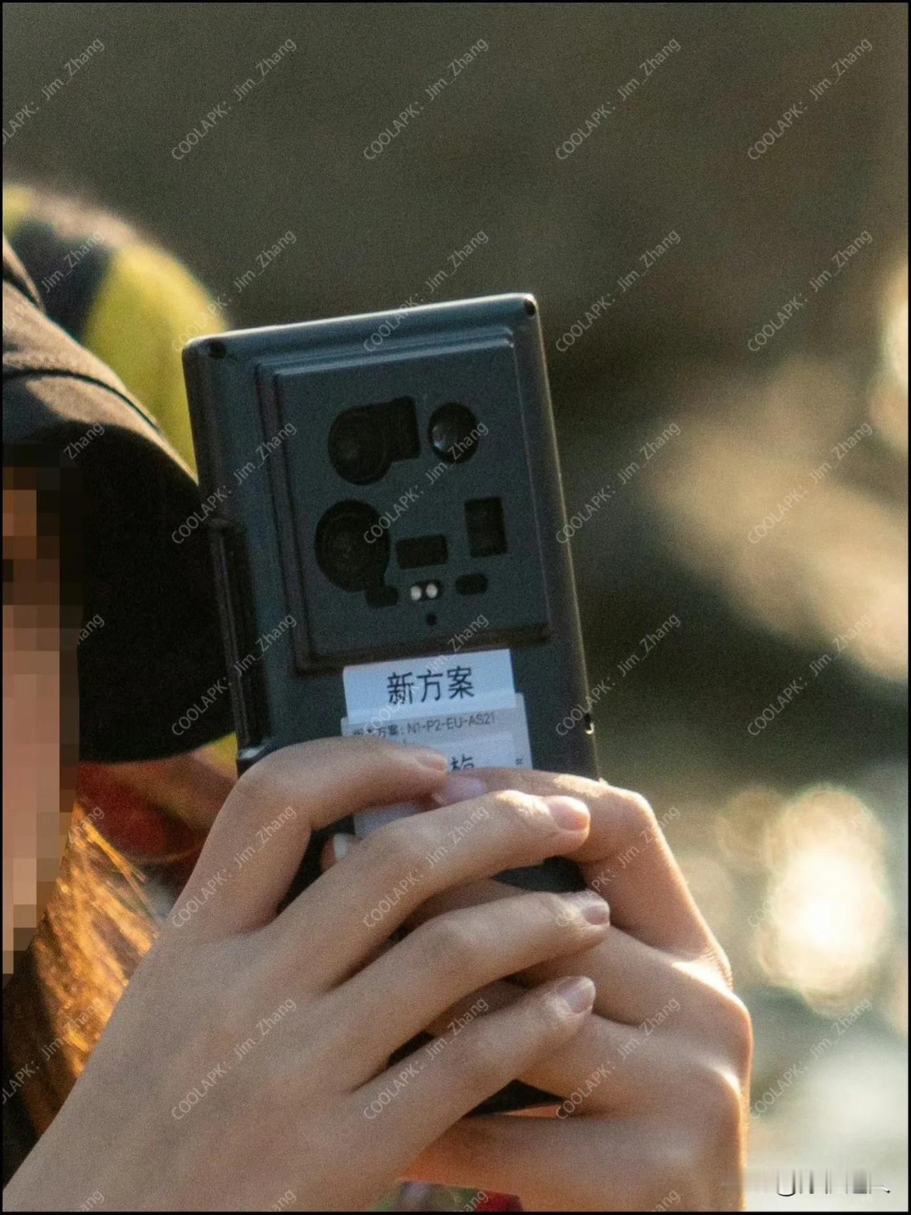 小米14 Ultra？？？？这模组看着凸出可不小啊，又是一部自带通信功能的相机?