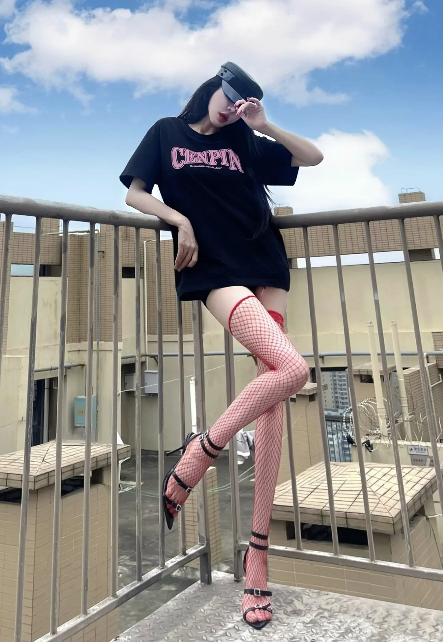 端午安康(´ω｀)🎉🐲。最近深圳的天气简直要漏了一样的！2 个月了就没停过雨，没见过太阳拍个照天空都要靠 p的😡