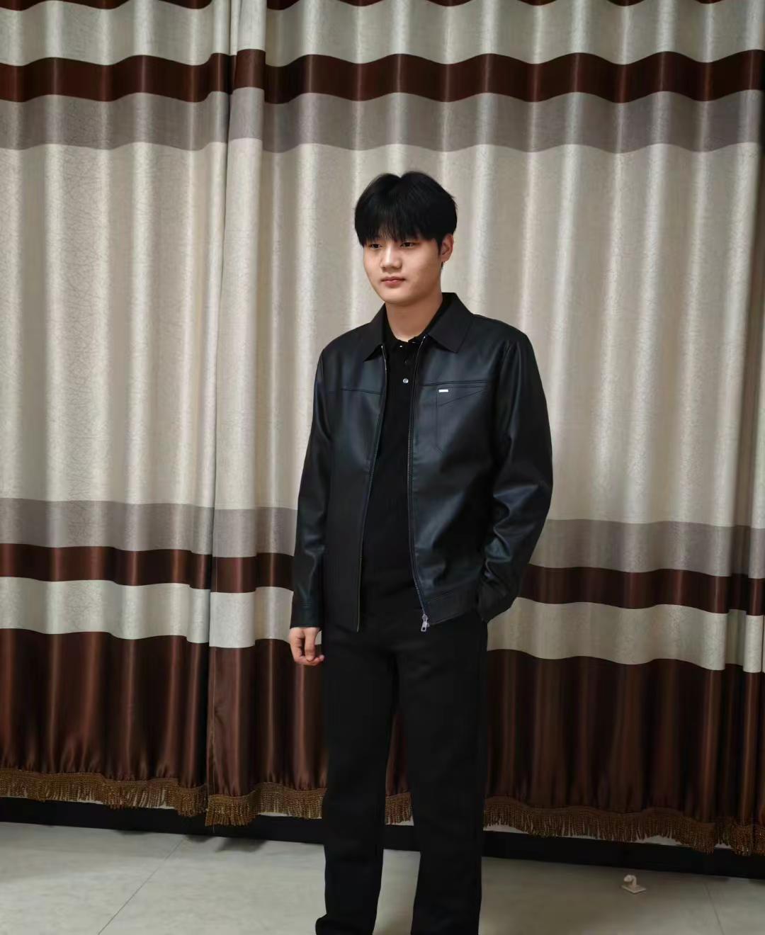 是比他爹我帅点👍👍👍