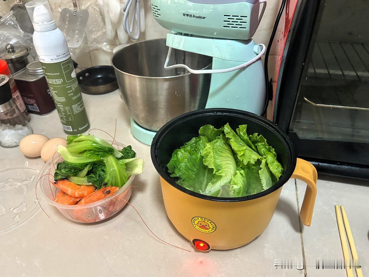 今天的晚饭 又便宜又健康 收到的时候虾还是活蹦乱跳的 这一顿比我之前花一百多吃的