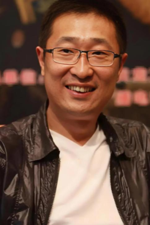 有一次，林永健跟妻子吵架，脱口而出：“你这副丑相，是我瞎了眼才娶你，”妻子周冬齐